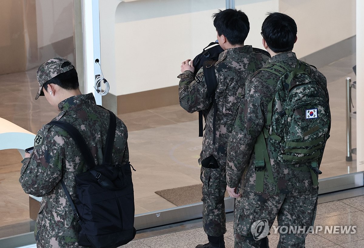 군인