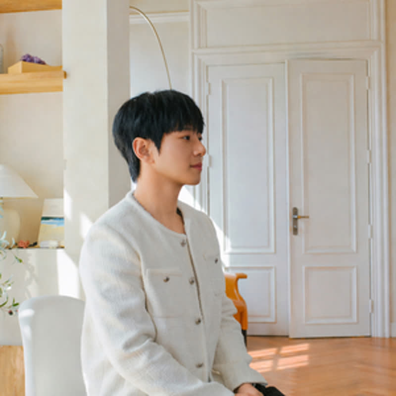 Hwang Chi ...